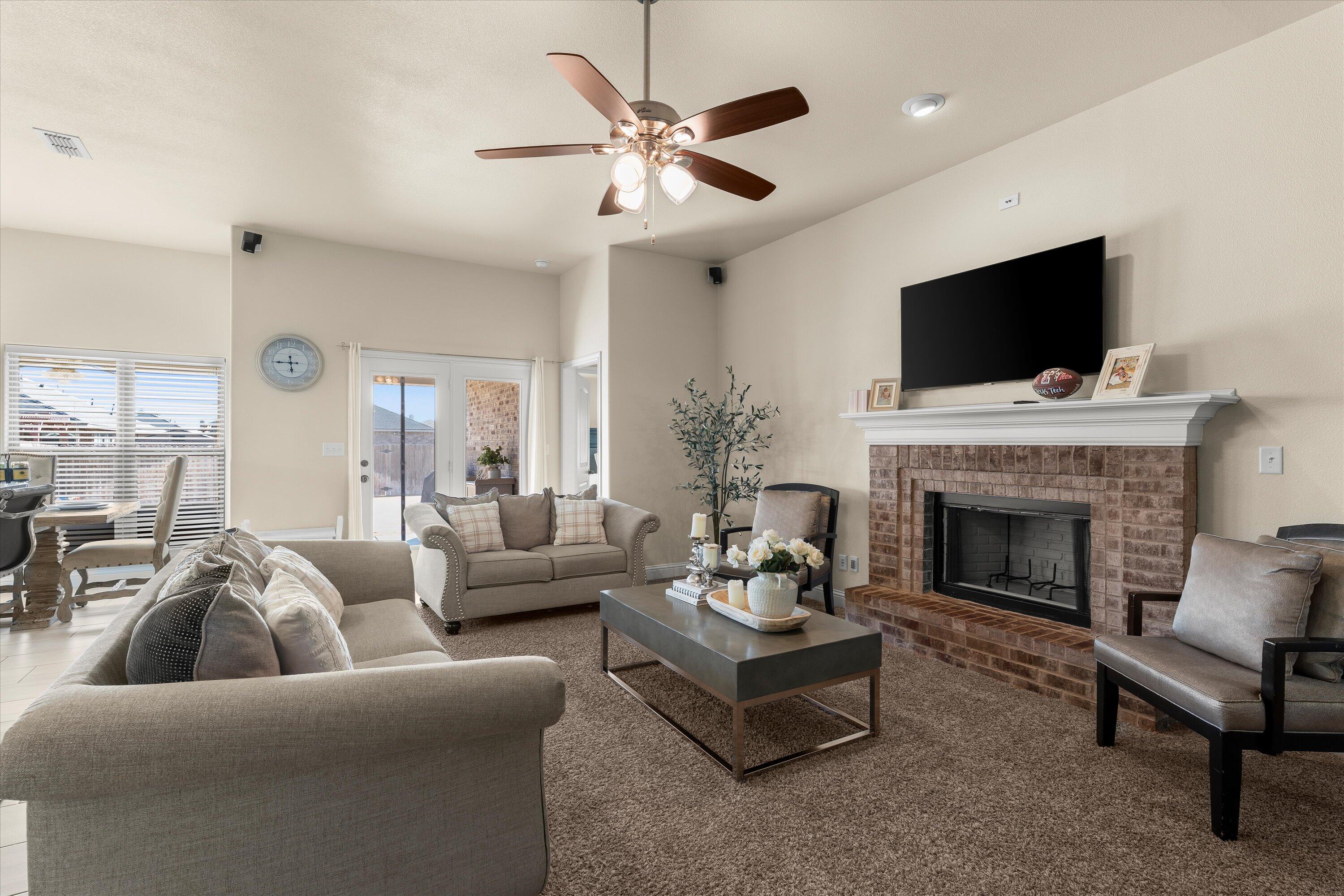 07-11103 Everett Ave