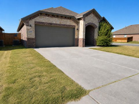 Photo of 2327 104th Street, Lubbock, TX 79423 (MLS # 202606399)
