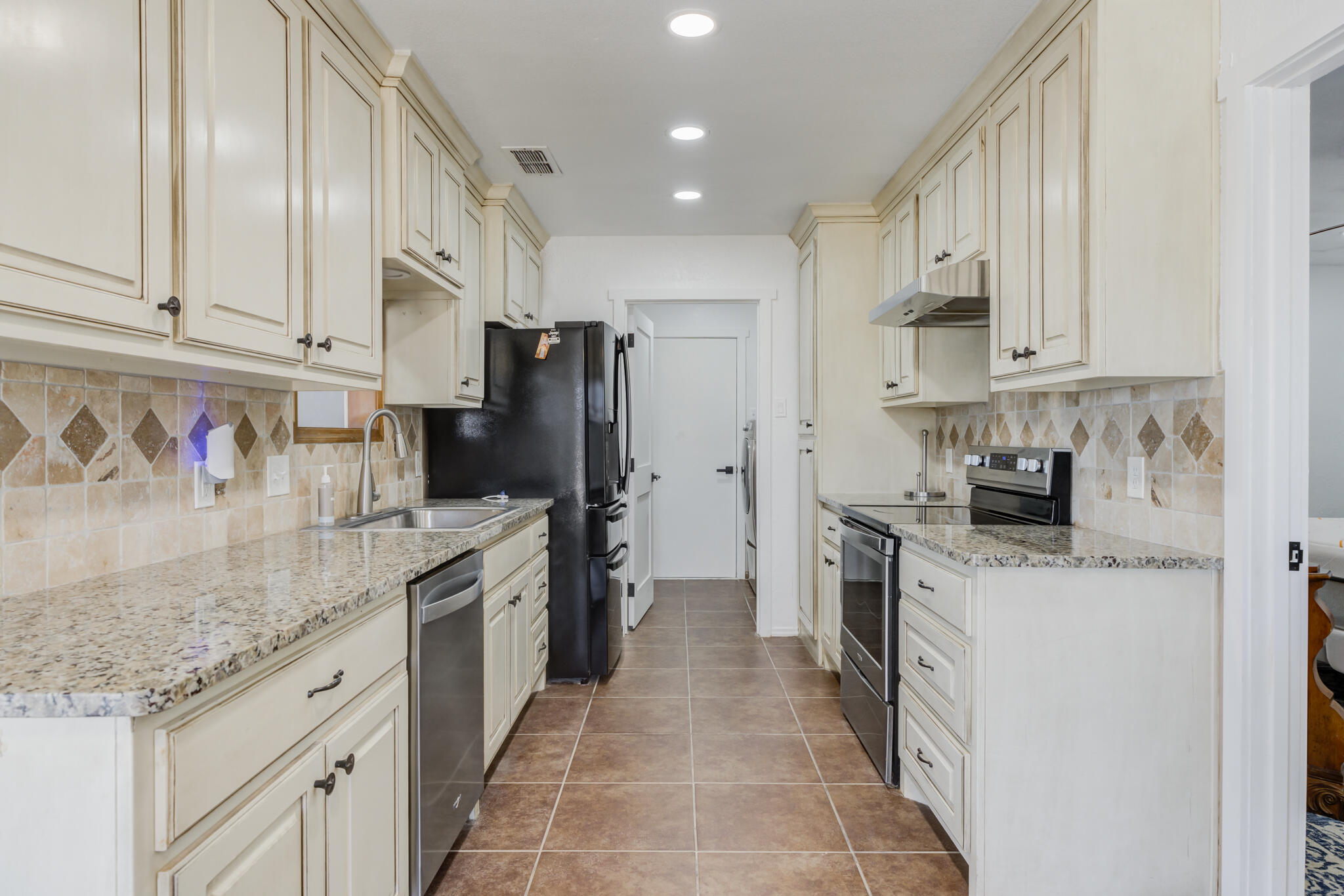 Lubbock, Texas 79415, United States, 4 Bedrooms Bedrooms, ,2 BathroomsBathrooms,Residential,Active,7714