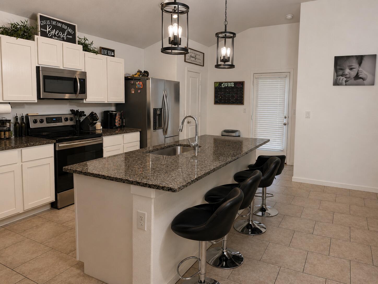 13314 Vernon Avenue - Photo 2