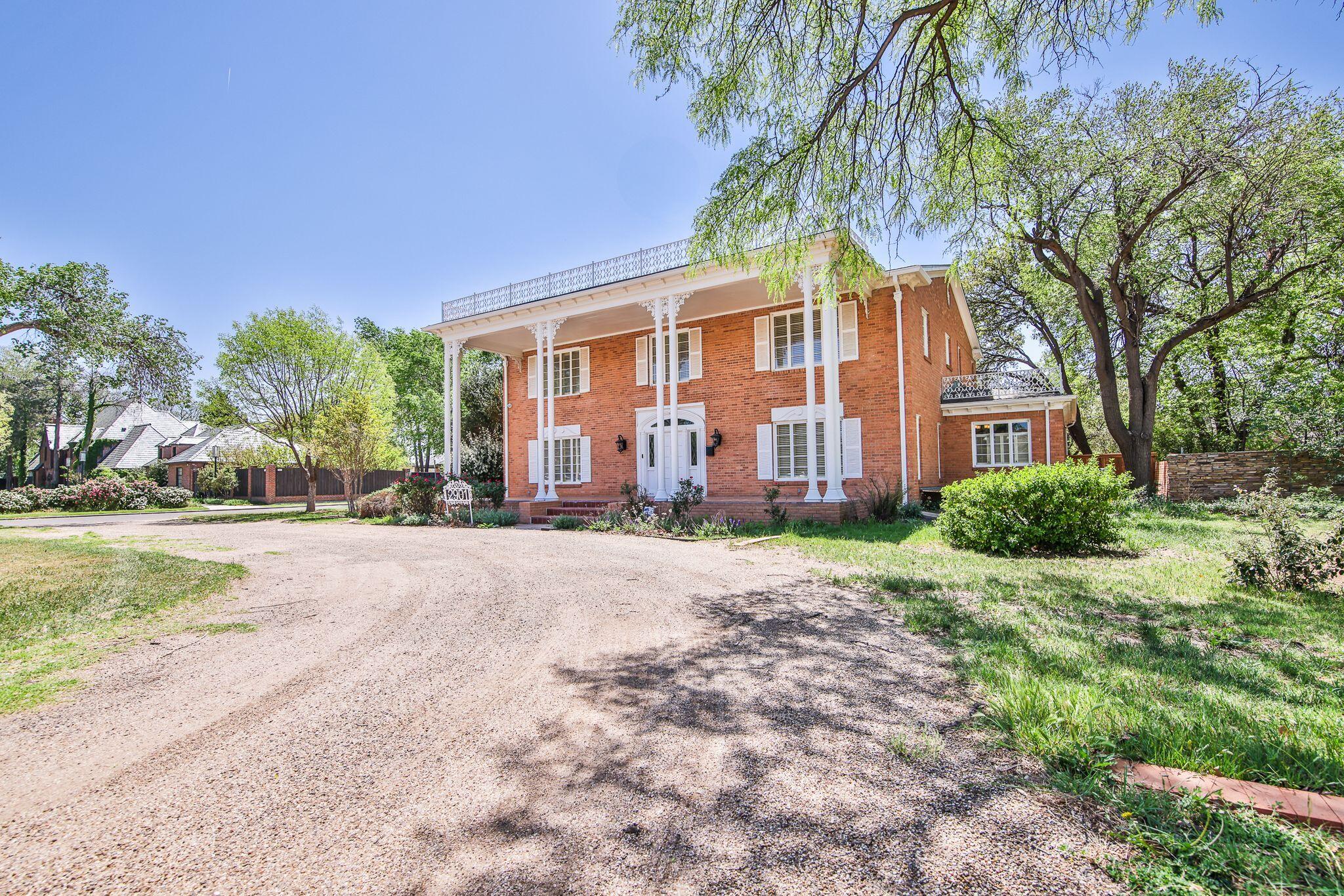 Front with Circle Drive