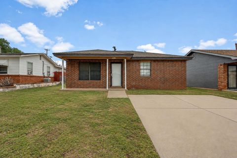 Photo of 2317 Birch Avenue, Lubbock, TX 79404 (MLS # 202606793)