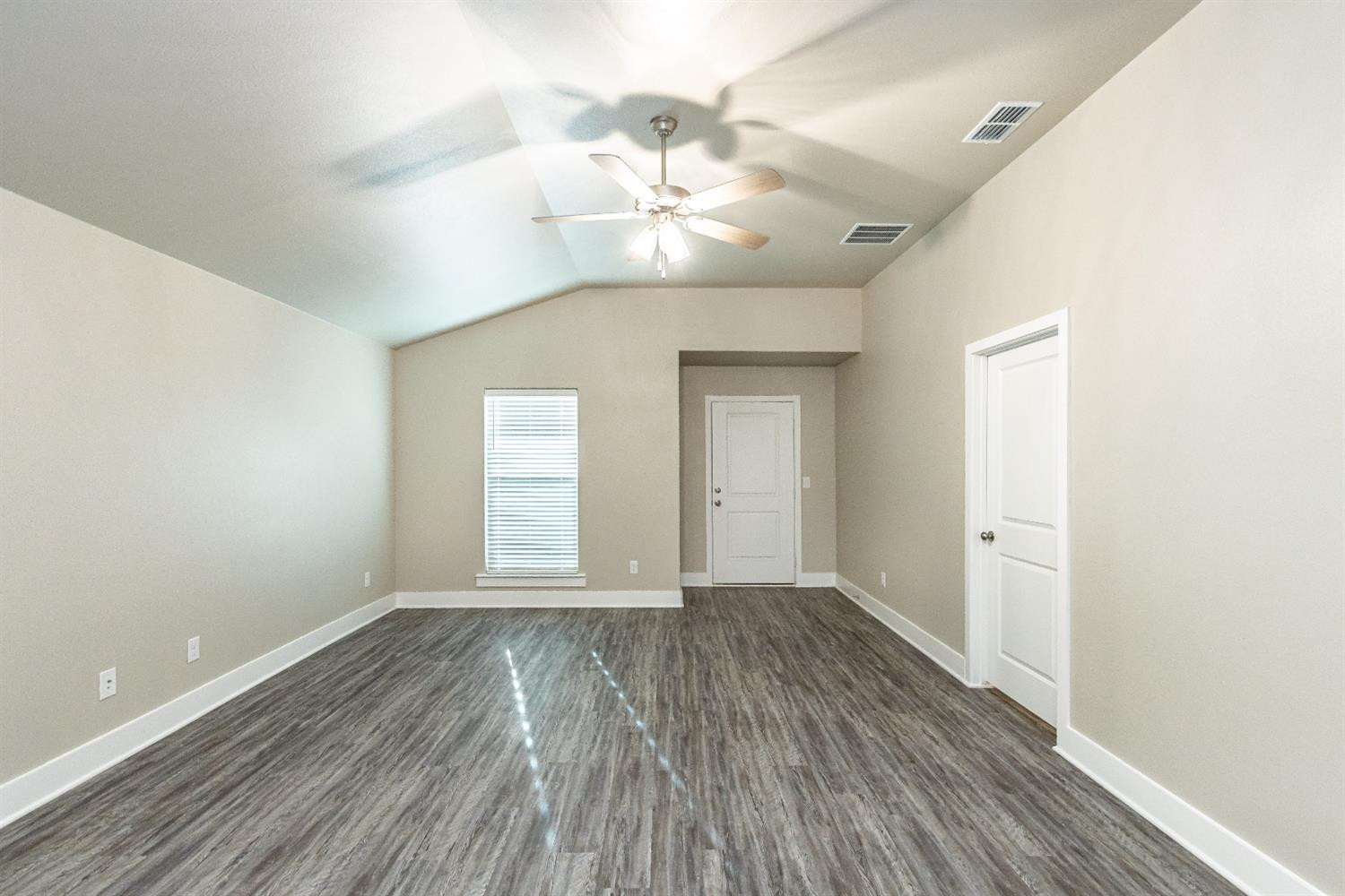 13605 Ave R