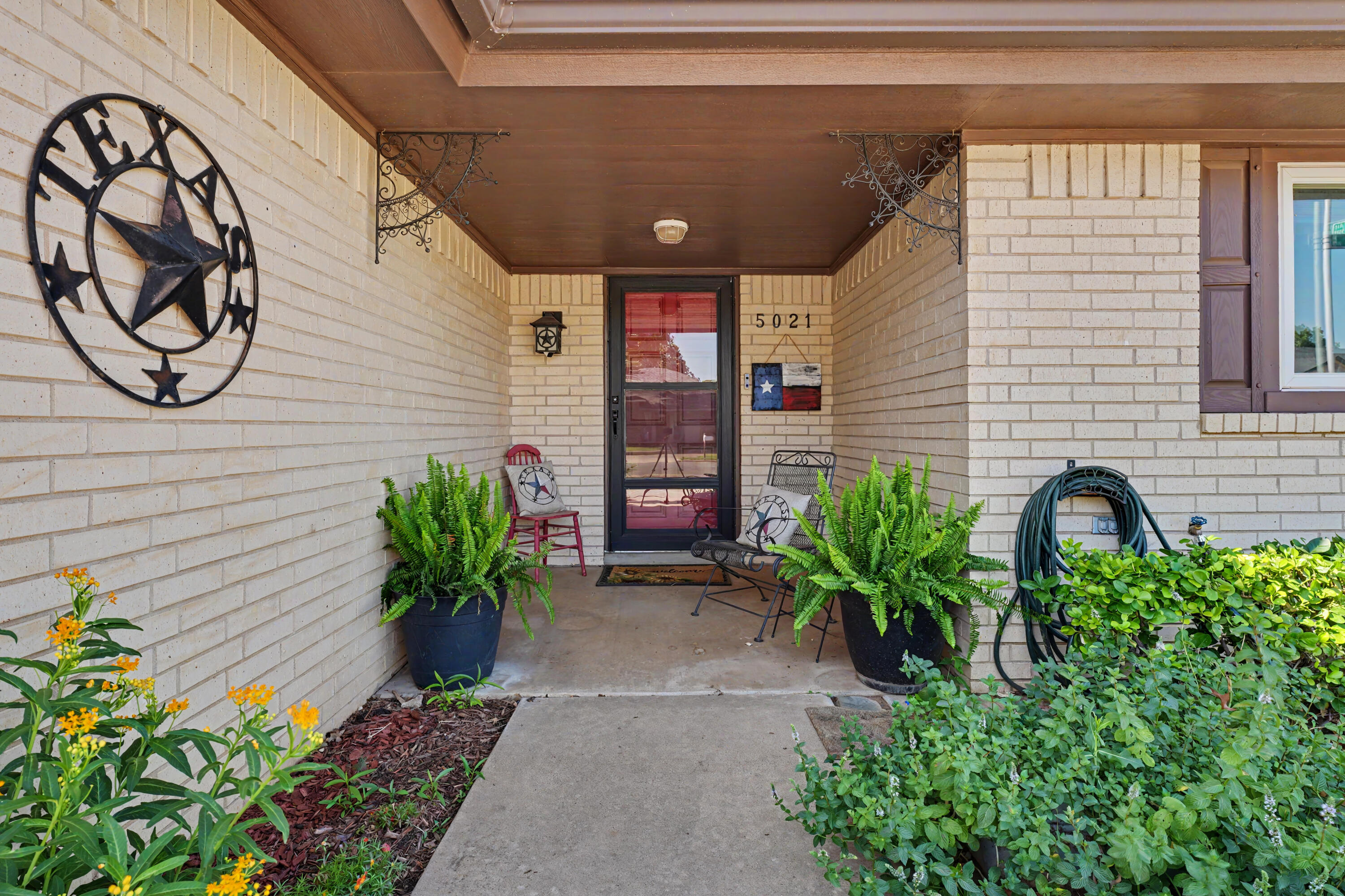 5021 58th Street - Photo 2