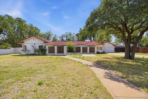Photo of 1713 32nd Street, Lubbock, TX 79411 (MLS # 202613995)