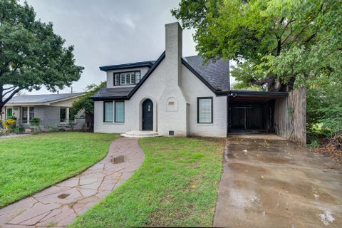 Photo of 2405 21st Street, Lubbock, TX 79411 (MLS # 202614176)