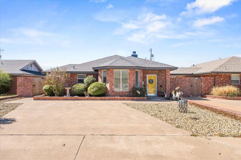 Photo of 710 Poplar Street, Levelland, TX 79336 (MLS # 202605571)