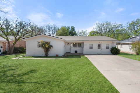 Photo of 2319 53rd Street, Lubbock, TX 79412 (MLS # 202611064)
