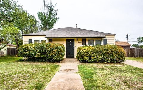 Photo of 2818 40th Street, Lubbock, TX 79413 (MLS # 202608851)