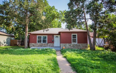 Photo of 2706 30th Street, Lubbock, TX 79410 (MLS # 202603218)