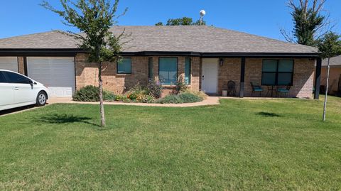 Photo of 405 SW 23rd Street, Seminole, TX 79360 (MLS # 202603468)