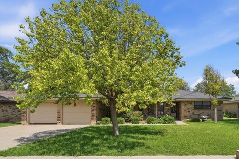 Photo of 2219 S College Avenue, Levelland, TX 79336 (MLS # 202611155)