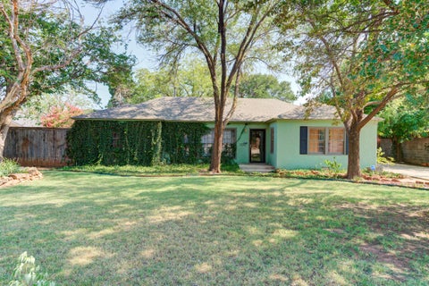 Photo of 1707 31st Street, Lubbock, TX 79411 (MLS # 202610019)