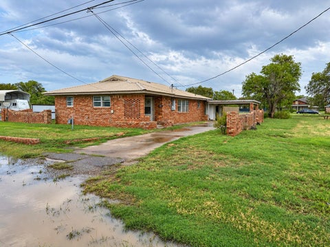 Photo of 520 N 11th Street, Memphis, TX 79245 (MLS # 202614249)