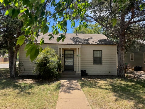 Photo of 2201 25th Street, Lubbock, TX 79411 (MLS # 202609752)