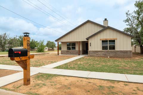 Photo of 2028 N 5th Street, Tahoka, TX 79373 (MLS # 202608889)