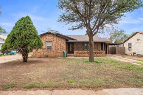 Photo of 1206 Avenue J, Levelland, TX 79336 (MLS # 202607790)