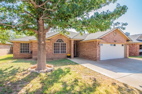 Photo of 905 Kirby Avenue, Lubbock, TX 79416 (MLS # 202612537)