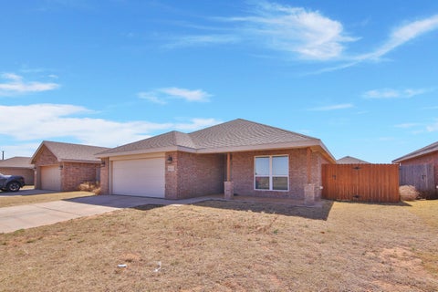 Photo of 8411 10th Place, Lubbock, TX 79416 (MLS # 202612070)