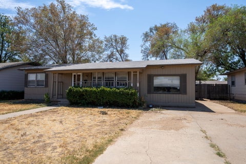 Photo of 2611 43rd Street, Lubbock, TX 79413 (MLS # 202613856)