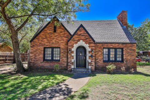 Photo of 2309 17th Street, Lubbock, TX 79401 (MLS # 202610467)