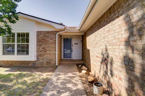 Photo of 5019 60th Street, Lubbock, TX 79414 (MLS # 202611408)