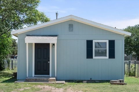 Photo of 306 Main Street, Idalou, TX 79329 (MLS # 202609114)