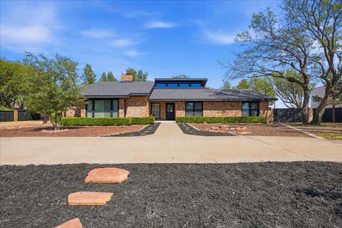 Photo of 107 Wood Circle, Levelland, TX 79336 (MLS # 202611637)