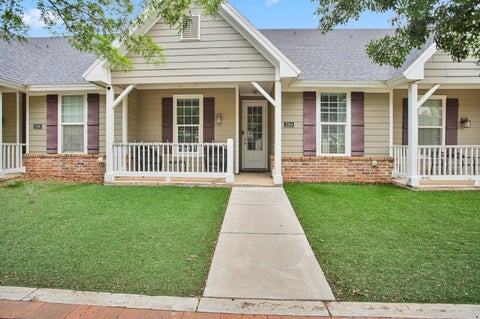Photo of 2104 10th Street, Lubbock, TX 79401 (MLS # 202609102)