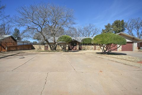 Photo of 1607 E Paseo Circle, Brownfield, TX 79316 (MLS # 202602868)