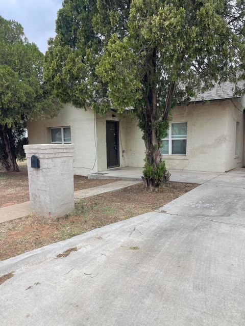 Photo of 2002 44th Street, Lubbock, TX 79412 (MLS # 202607167)