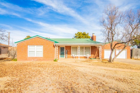 Photo of 716 W Mississippi Street, Floydada, TX 79235 (MLS # 202612125)