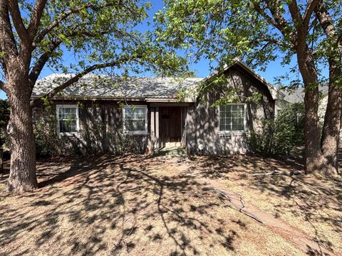 Photo of 1205 Avenue E, Abernathy, TX 79311 (MLS # 202605484)