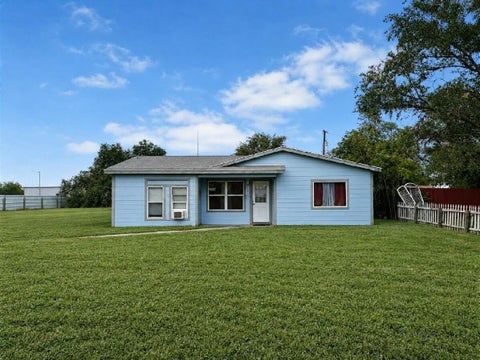 Photo of 605 W 1st Street, Littlefield, TX 79339 (MLS # 202613559)