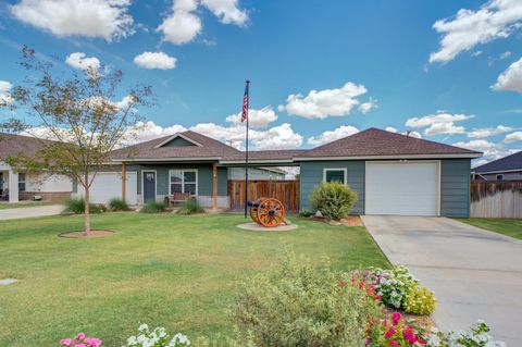 A home in Slaton