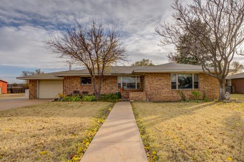 A home in Hale Center