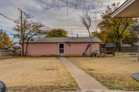 A home in Hale Center