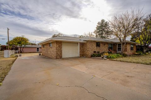 A home in Hale Center