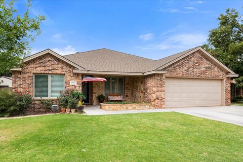 Photo of 1009 Dogwood Avenue, Idalou, TX 79329 (MLS # 202605536)