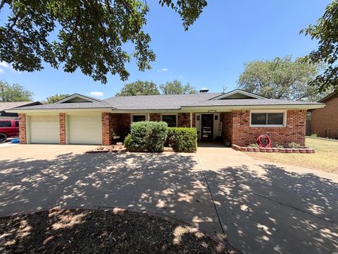 Photo of 310 W 9th Street, Hale Center, TX 79041 (MLS # 202608488)