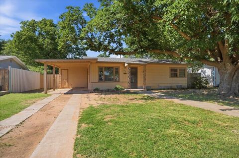 Photo of 2110 47th Street, Lubbock, TX 79412 (MLS # 202608364)