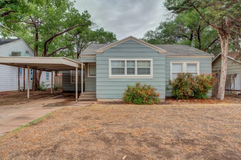 Photo of 2404 25th Street, Lubbock, TX 79411 (MLS # 202608265)