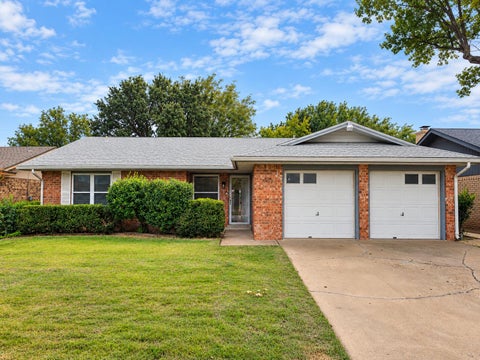 Photo of 5509 2nd Place, Lubbock, TX 79416 (MLS # 202614739)