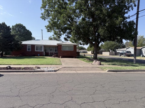 Photo of 5019 40th Street, Lubbock, TX 79414 (MLS # 202612932)
