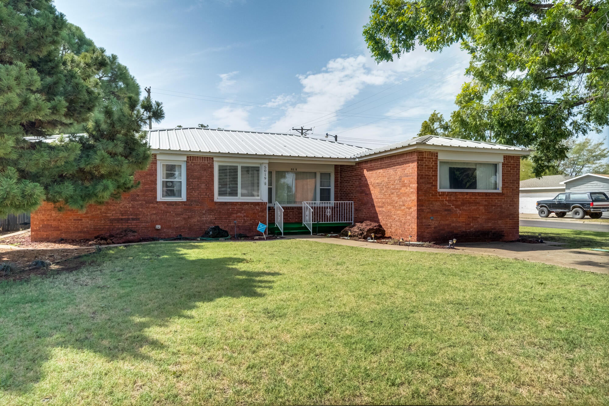 5019 40th Street - Photo 3
