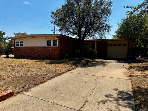 Photo of 2301 47th Street, Lubbock, TX 79412 (MLS # 202612111)