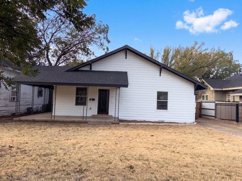 Photo of 1903 Elizabeth Avenue, Wichita Falls, TX 76301 (MLS # 202613692)