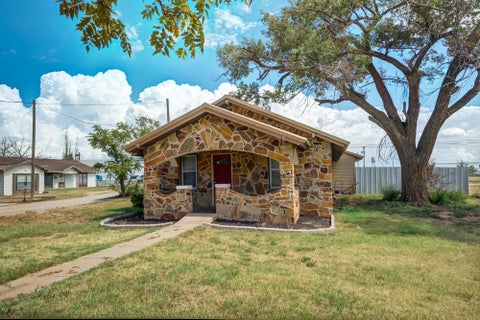 Photo of 2222 N Main Street, Tahoka, TX 79373 (MLS # 202613070)