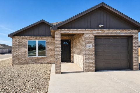 Photo of 2501 N Ave N Ave, Lubbock, TX 79403 (MLS # 202605670)