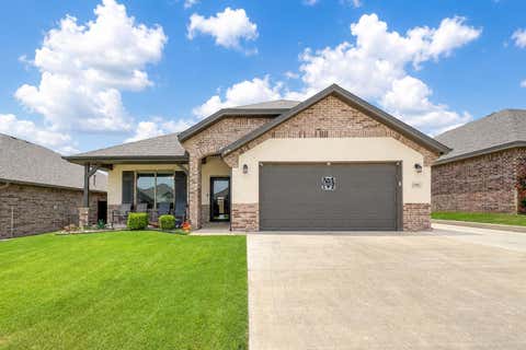 Photo of 2305 104th Street, Lubbock, TX 79423 (MLS # 202610634)